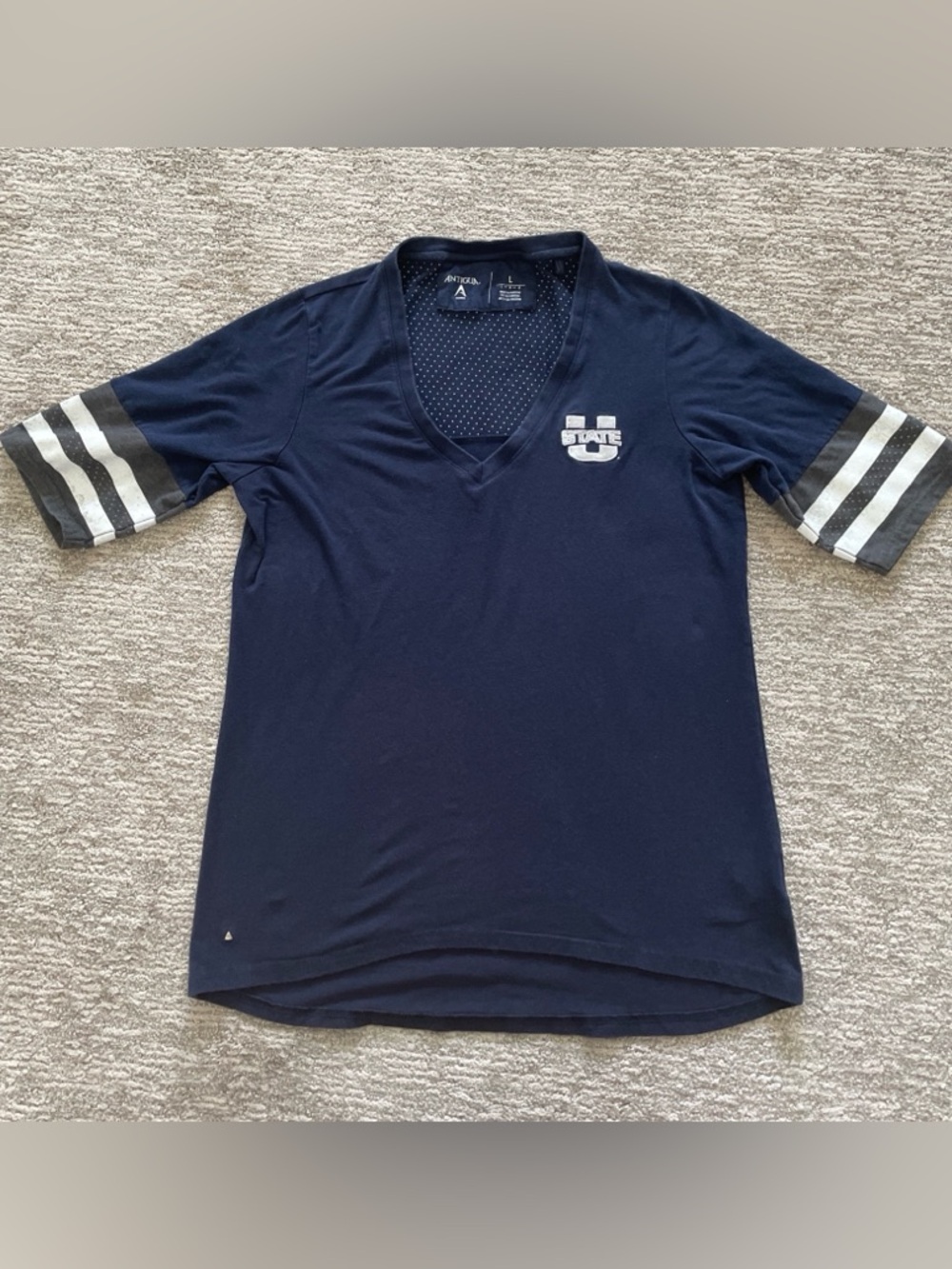 Utah State Aggies Womens V-Neck T-Shirt Size Large Blue Short Sleeve Antigua